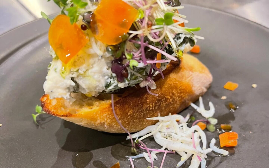 リコッタチーズとしらす、自家製カラスミのブルスケッタ